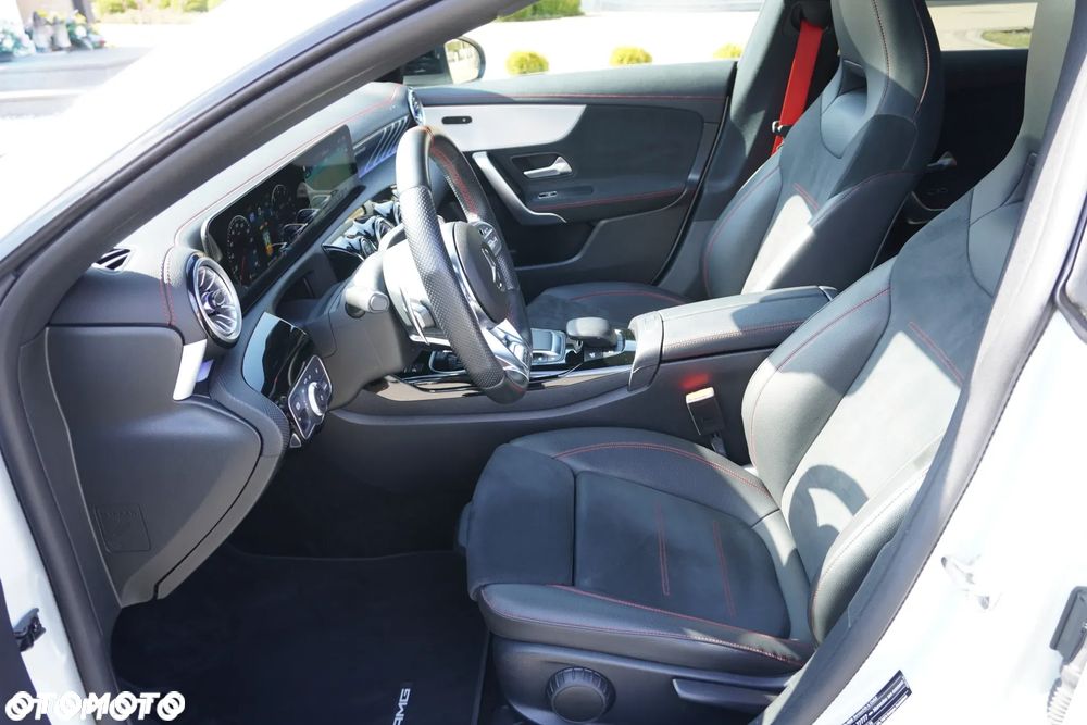 Mercedes-Benz CLA AMG 35 4Matic B AMG Speedshift 7G-DCT - 18