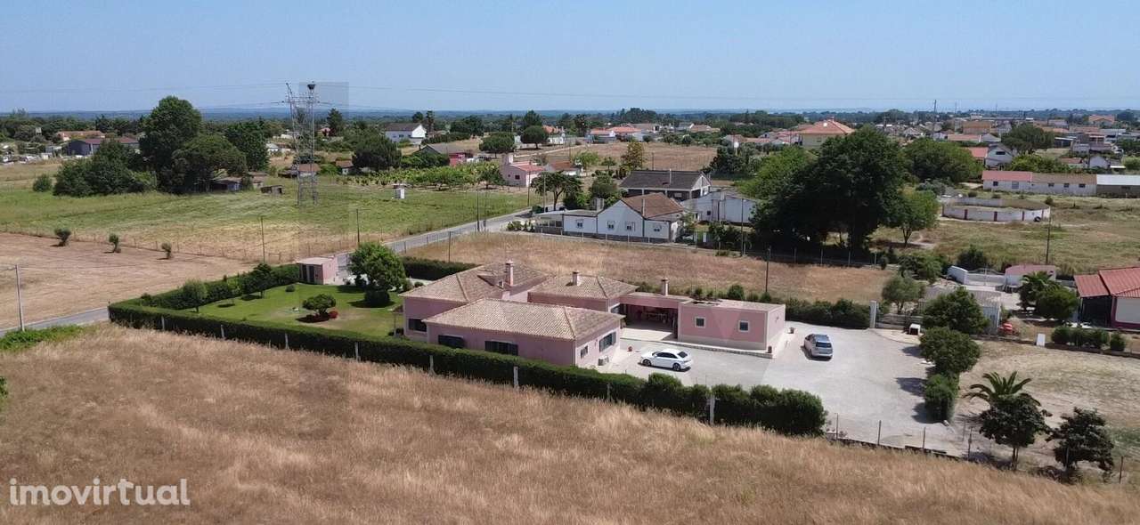 Moradia térrea com 1ha e 2 lotes urbanizáveis, ideal para viver e inve - Grande imagem: 3/43