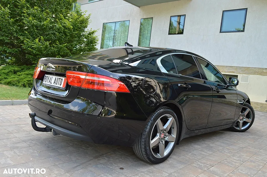 Jaguar XE - 17
