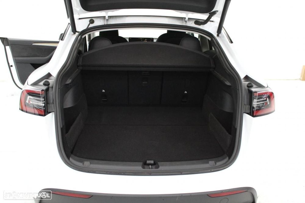 Tesla Model Y Long Range Dual Motor AWD - 8