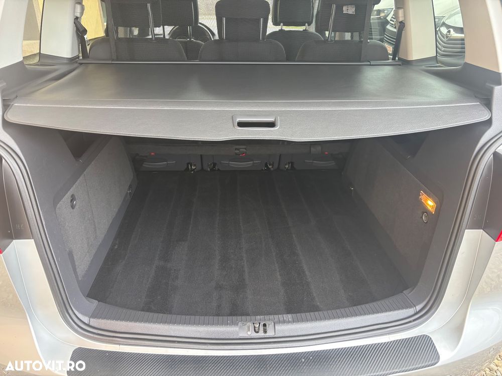 Volkswagen Touran 1.6 TDI DPF BlueMotion Technology DSG Comfortline - 8