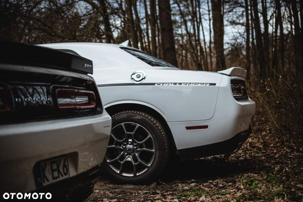 Dodge Challenger - 2