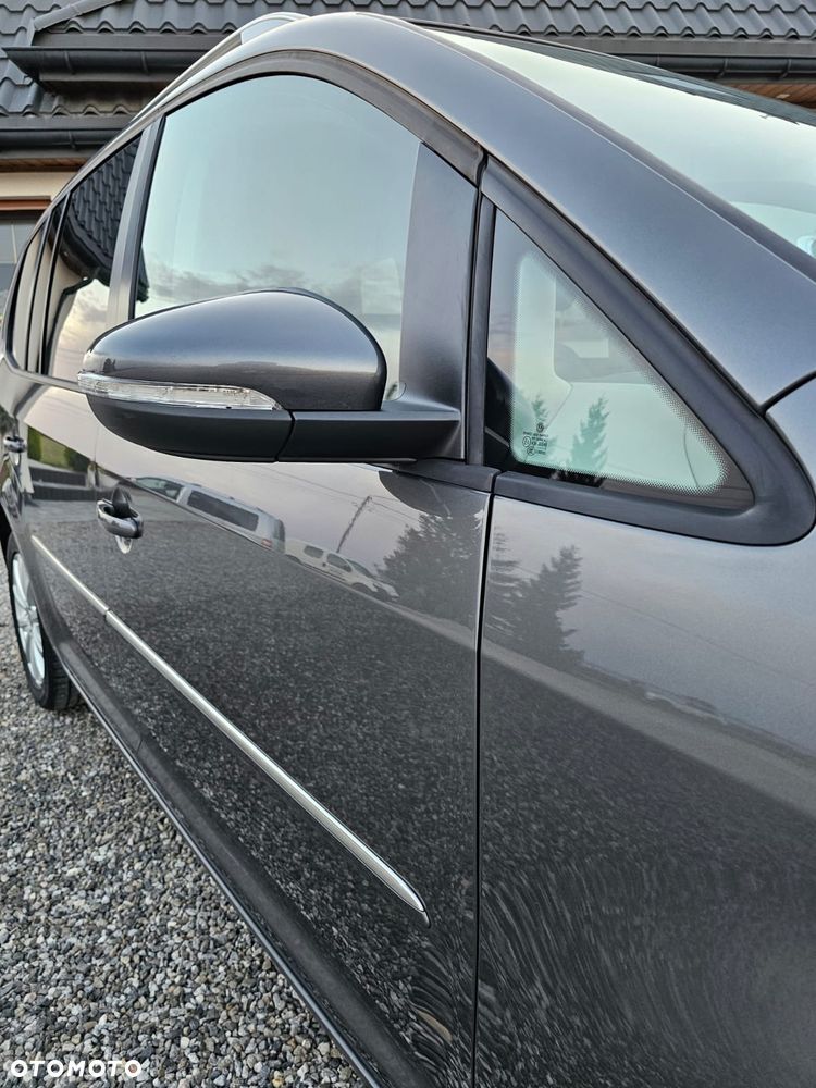 Volkswagen Touran 2.0 TDI DPF Highline - 20