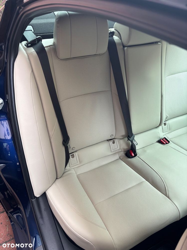 Toyota Camry - 31