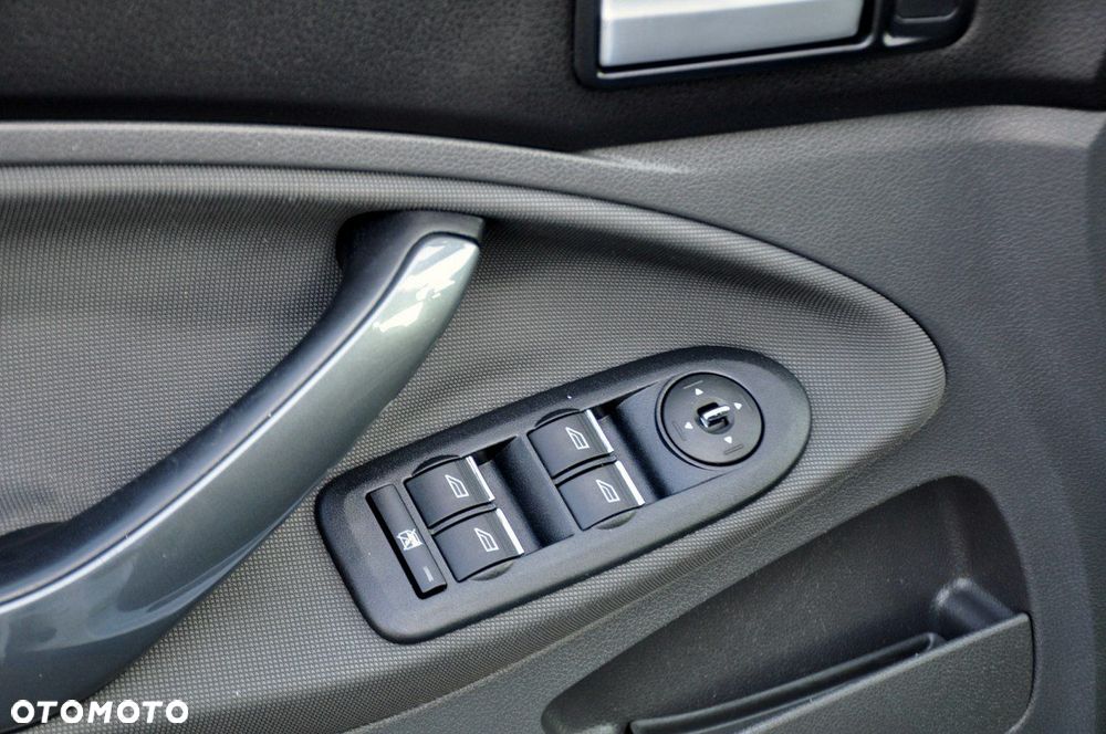 Ford Kuga - 35