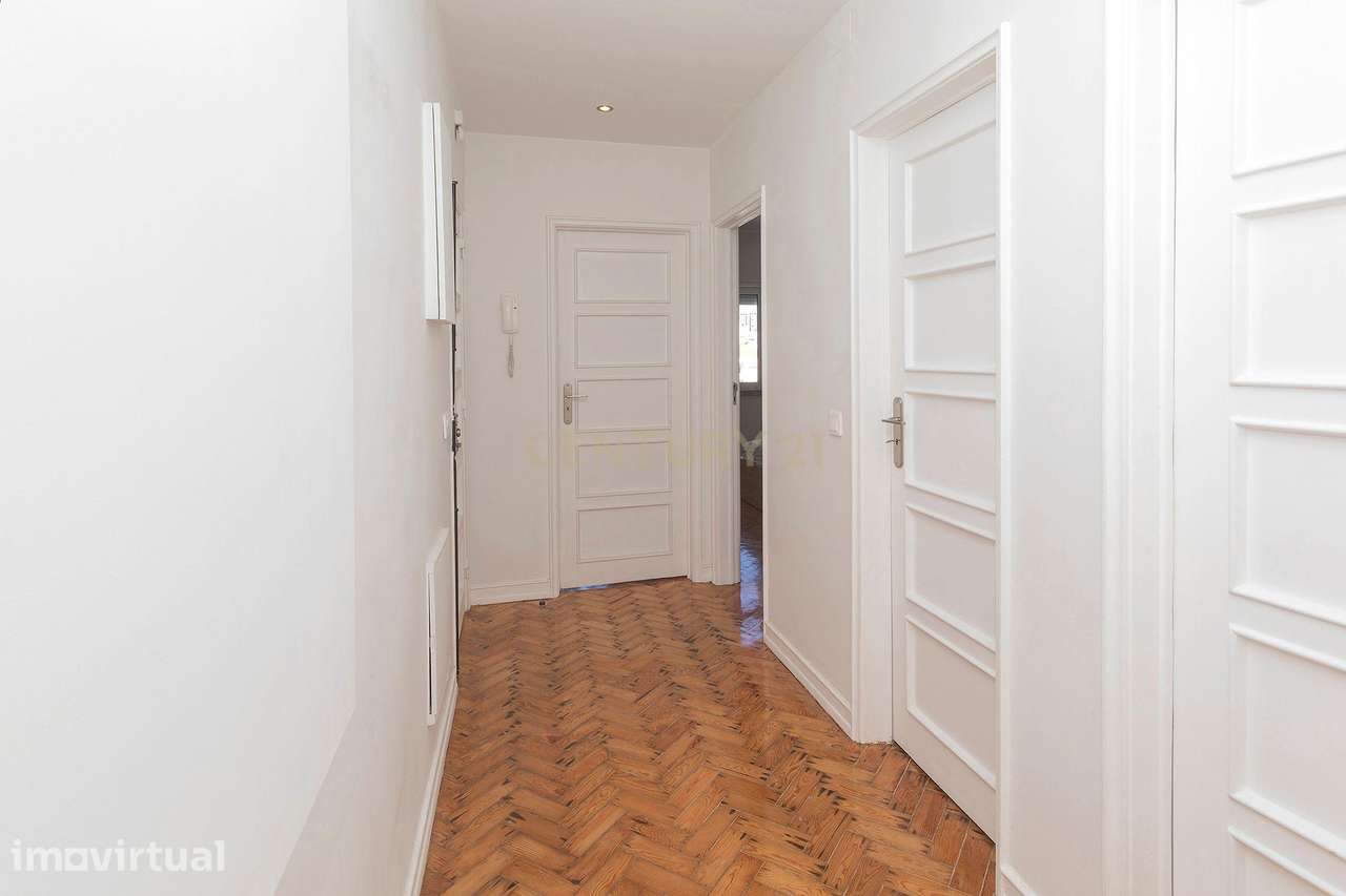 Excelente Apartamento T2 para Arrendamento Mobilado na Rua Cecília Mei - Grande imagem: 4/19