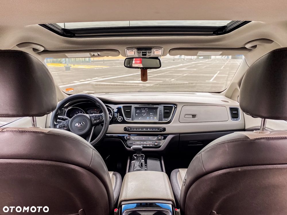 Kia Carnival - 18