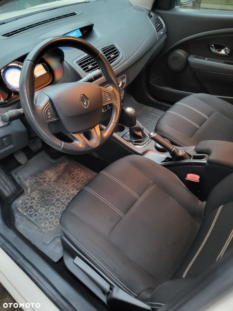 Renault Fluence 1.6 16V Techno Feel - 9