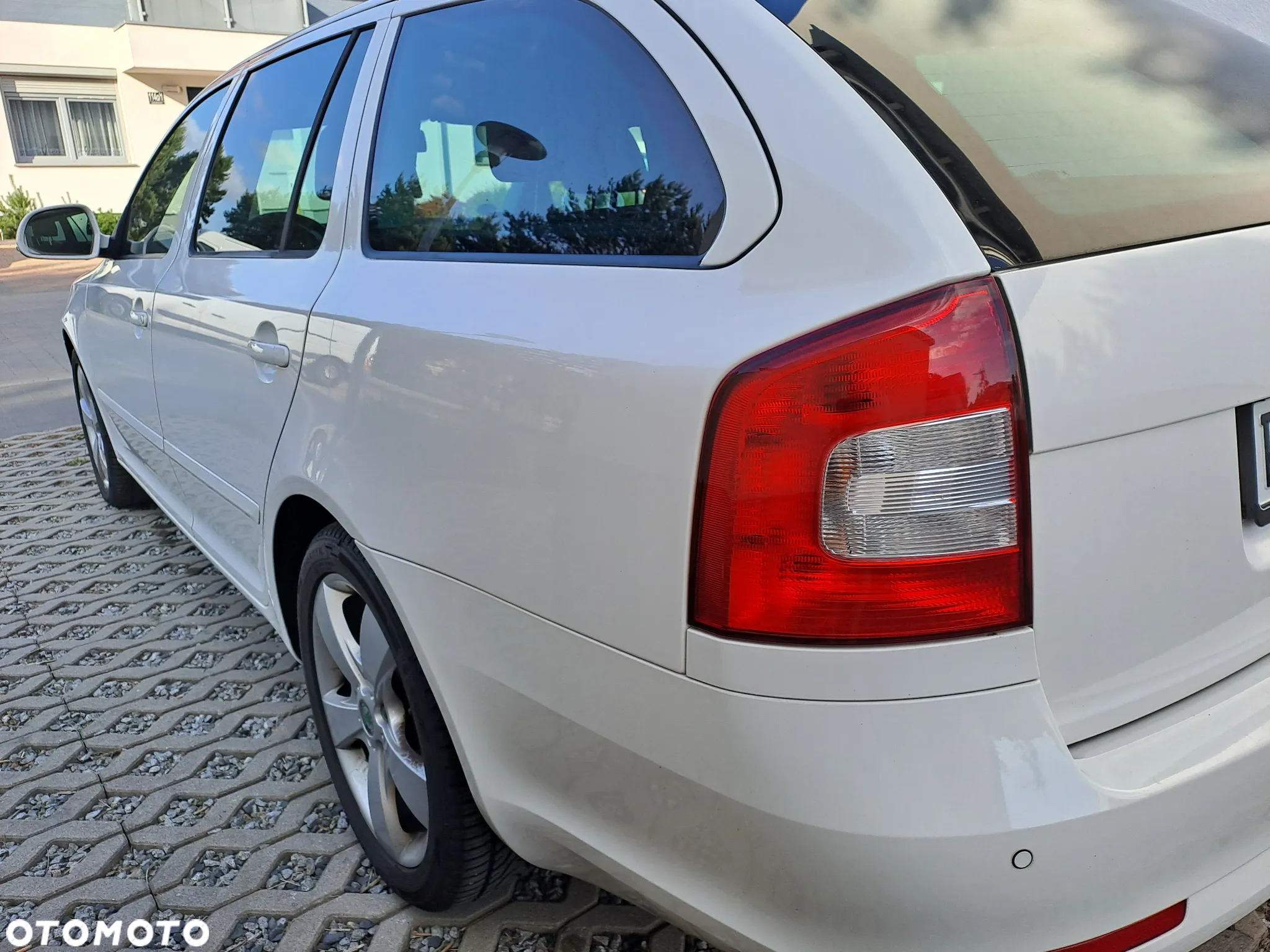 Skoda Octavia Combi 2.0 TDI Elegance - 3