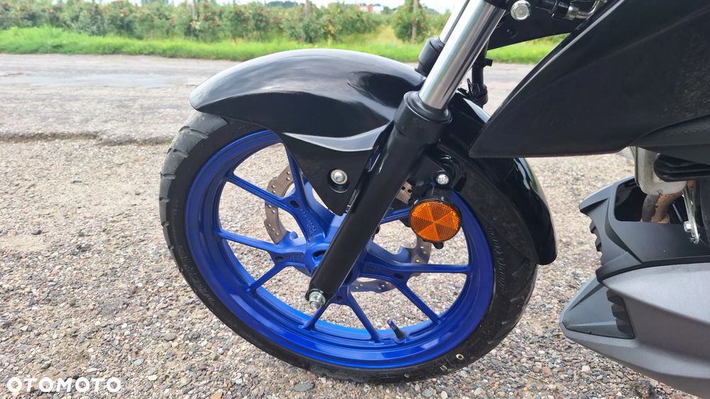 Suzuki GSX - 26