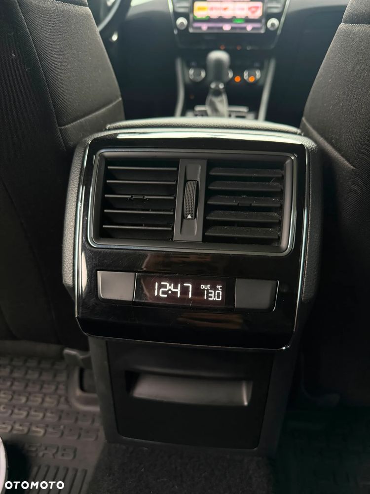 Skoda Superb 2.0 TDI Sportline DSG - 17