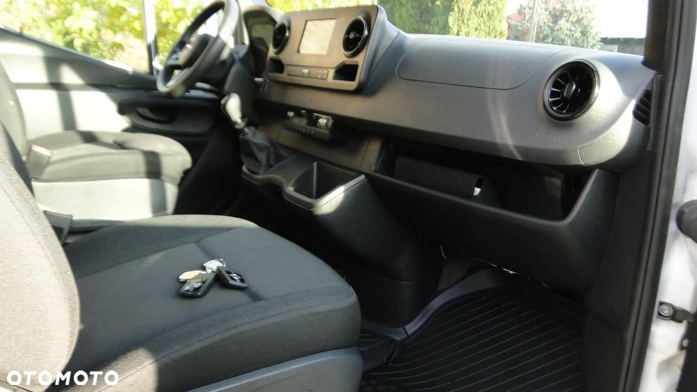 Mercedes-Benz SPRINTER - 16