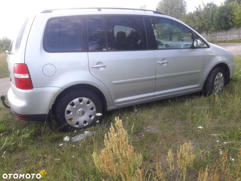 Volkswagen Touran - 4