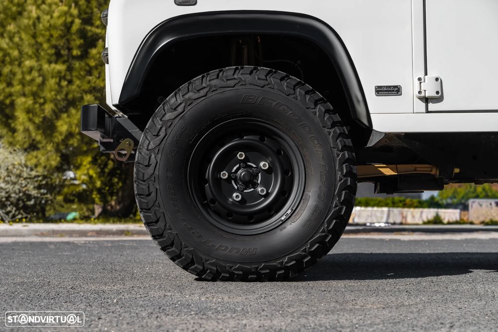 Land Rover Defender 90 S - 7