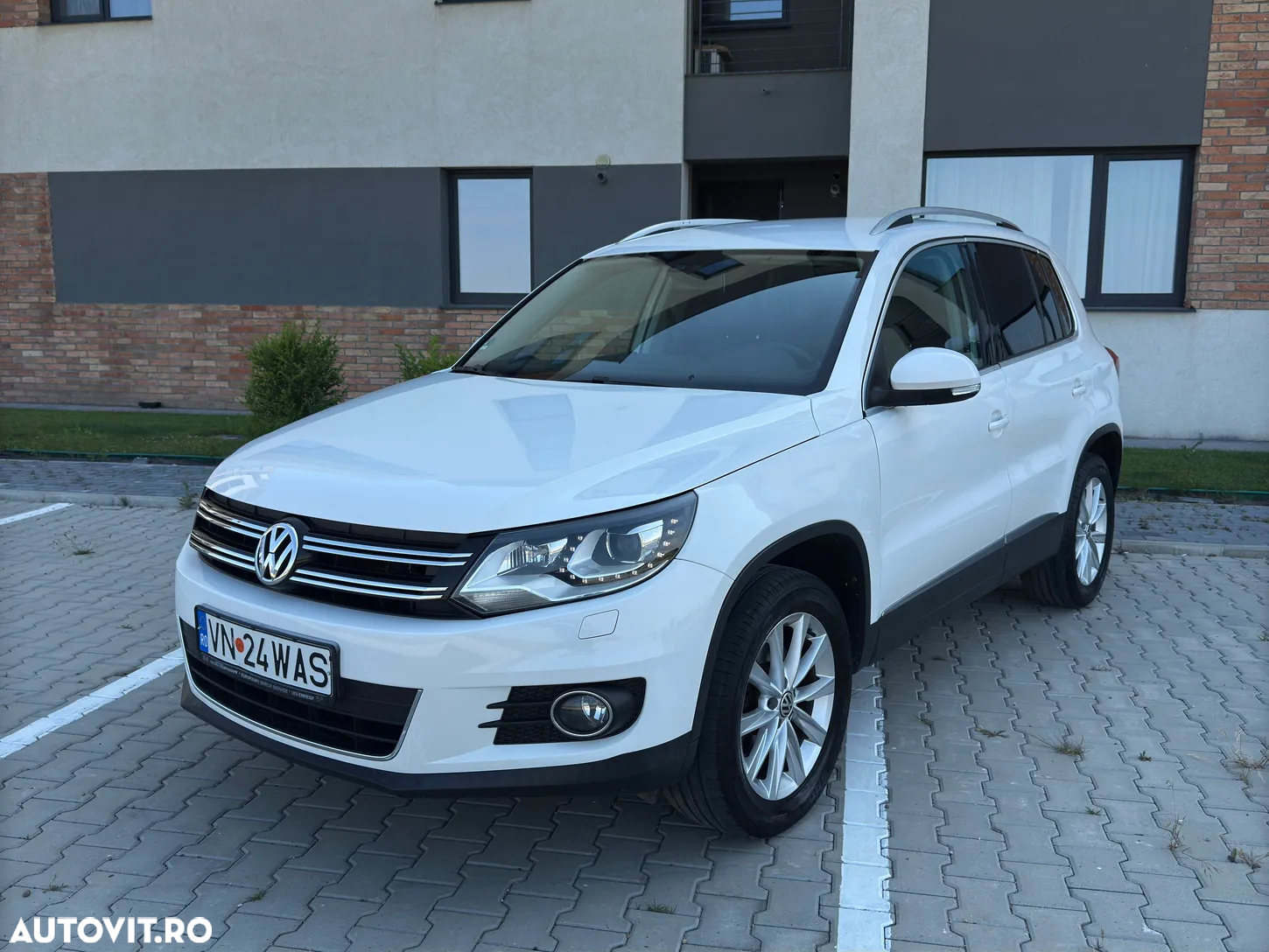 Volkswagen Tiguan - 2