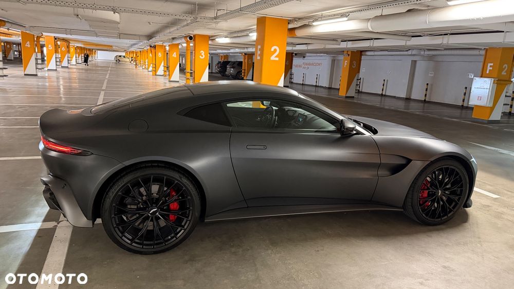 Aston Martin V8 Vantage - 2