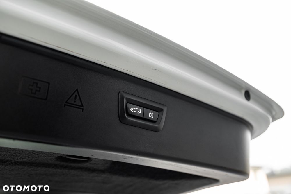 BMW Seria 5 M550d xDrive Touring Sport-Aut - 14