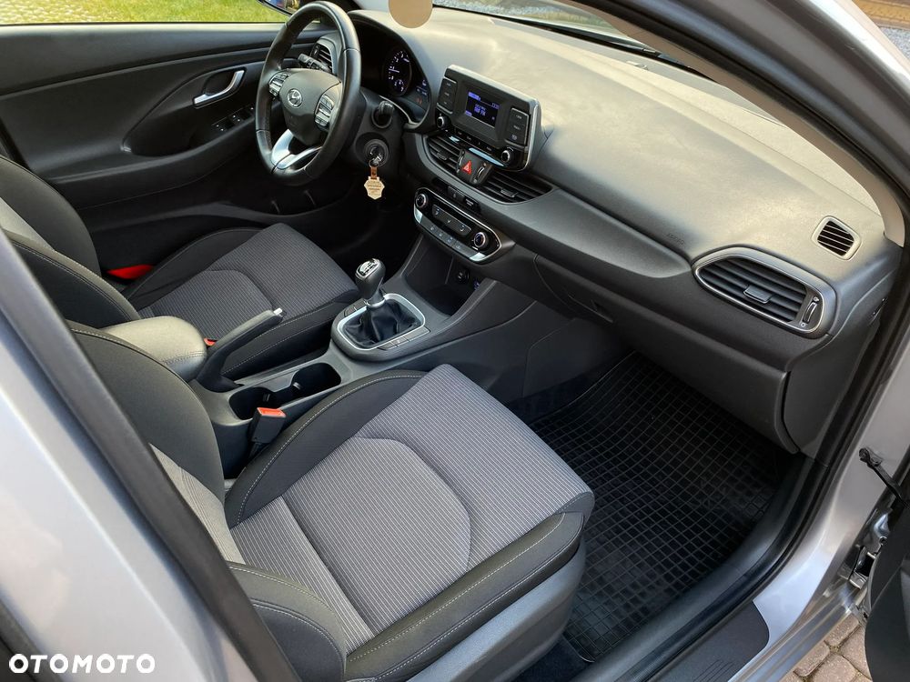 Hyundai i30 1.5 DPI Classic + - 31