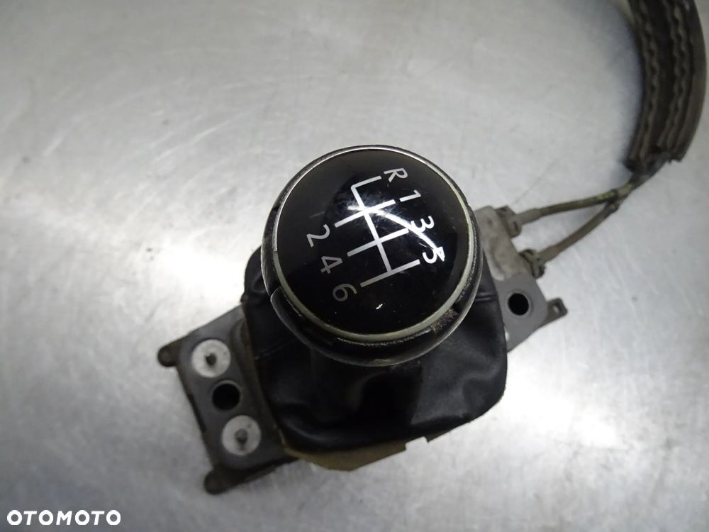 VW GOLF V 03-09 HB 3D 1.9TDI LEWAREK WYBIERAK BIEGÓW 1K0711061B - 3