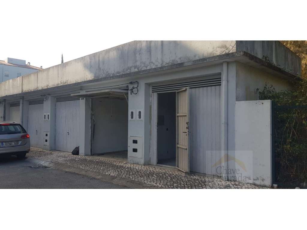 Vende-se 2 garagens com 18m2 cada, na Estrada de Eiras - Grande imagem: 2/8