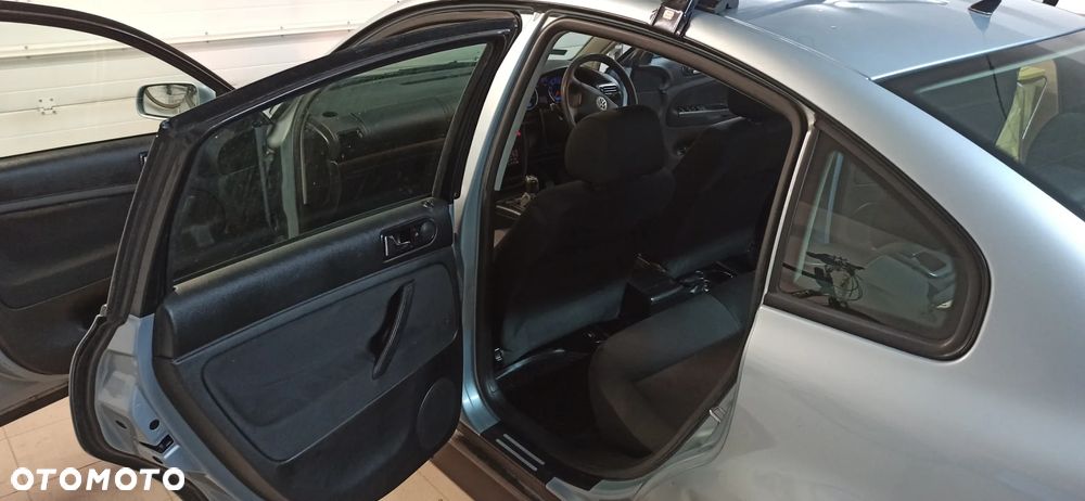 Volkswagen Passat 1.9 TDI Comfortline - 18