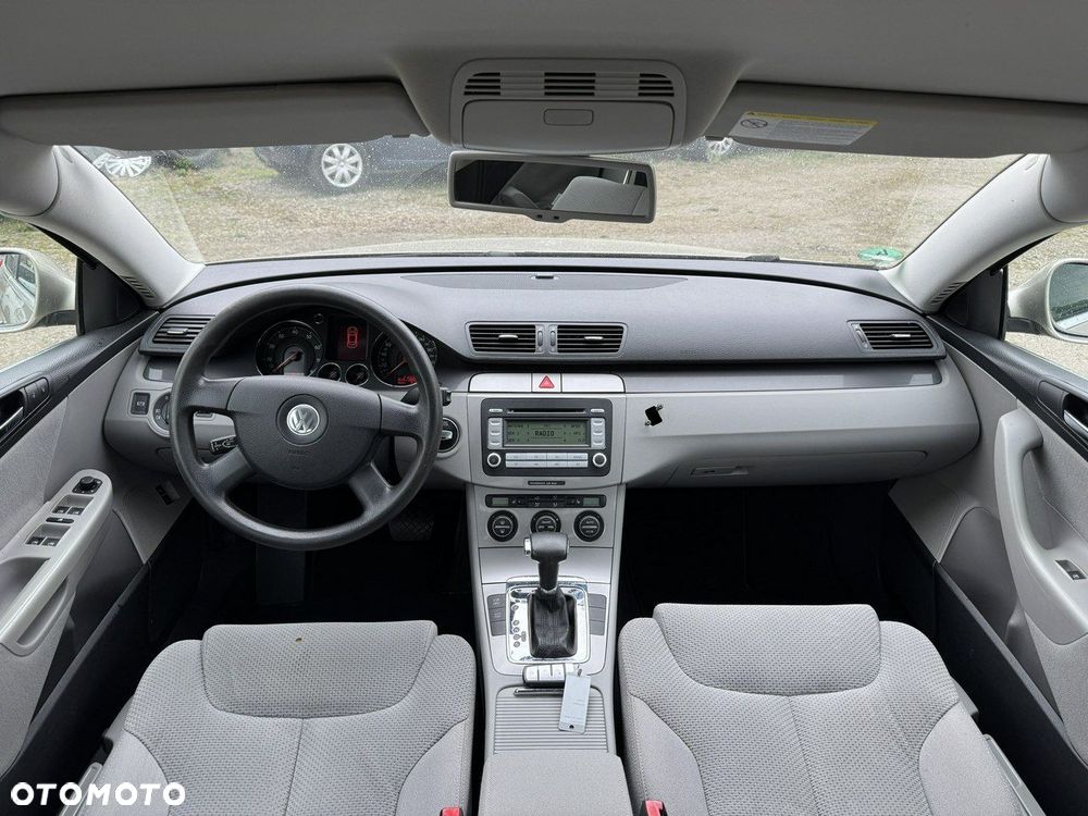 Volkswagen Passat 2.0 FSI Automatik Comfortline - 17