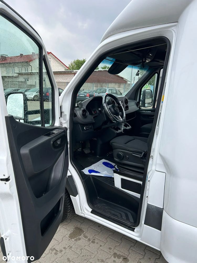 Mercedes-Benz Sprinter - 14