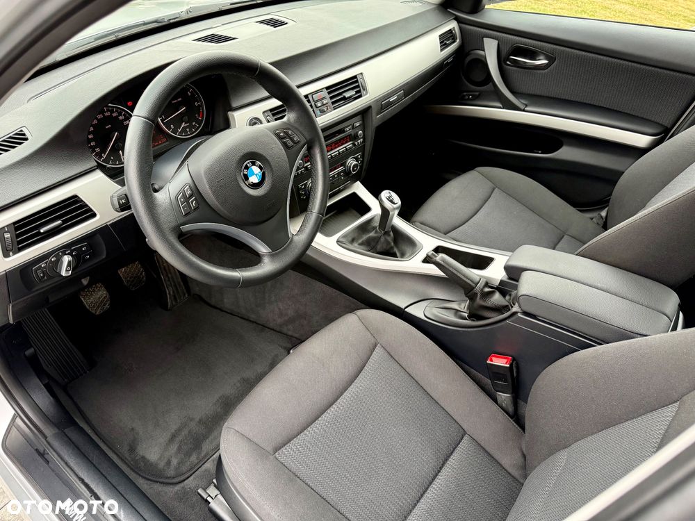BMW Seria 3 318i Edition Exclusive - 18