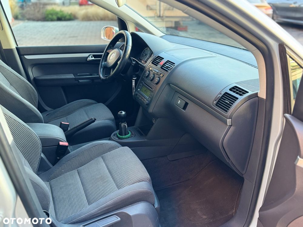 Volkswagen Touran 2.0 TDI Highline - 11