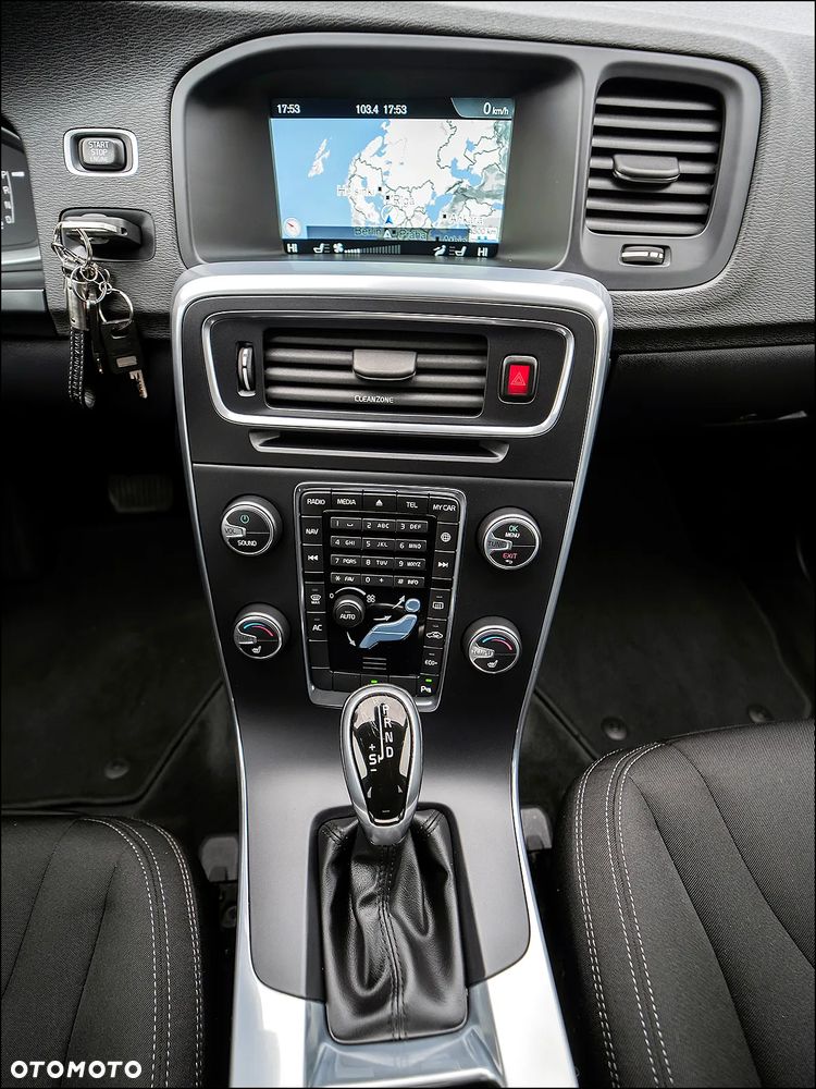 Volvo V60 Cross Country - 23