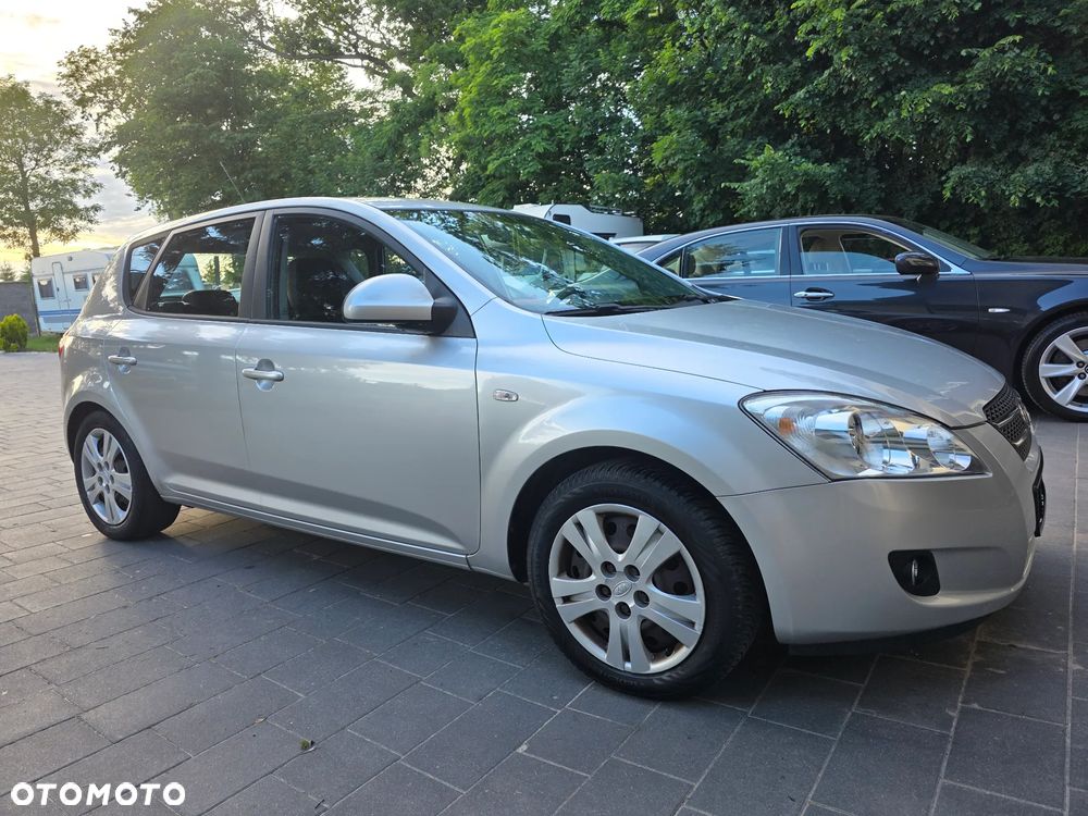 Kia Ceed - 8