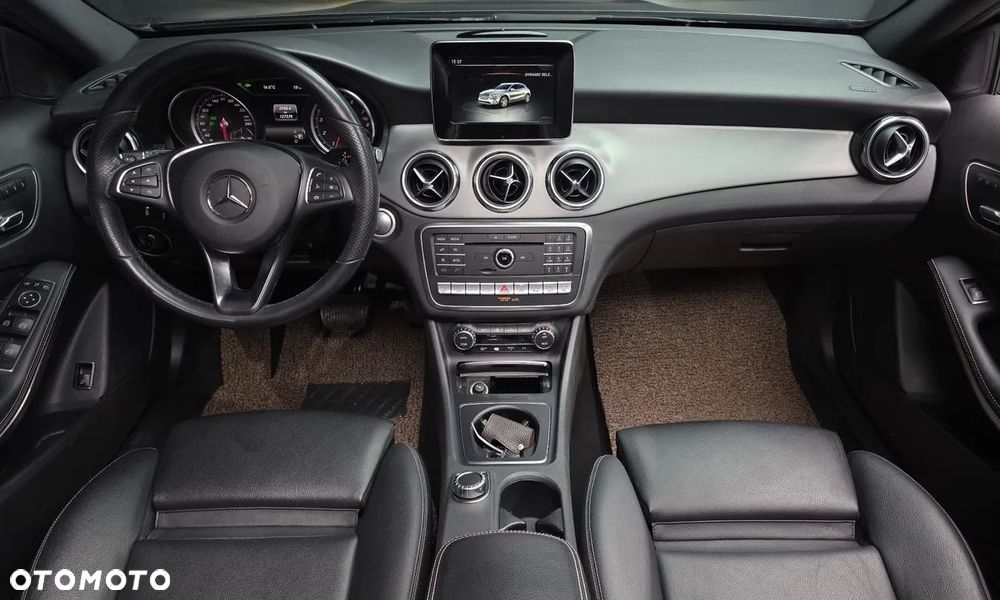 Mercedes-Benz GLA - 10