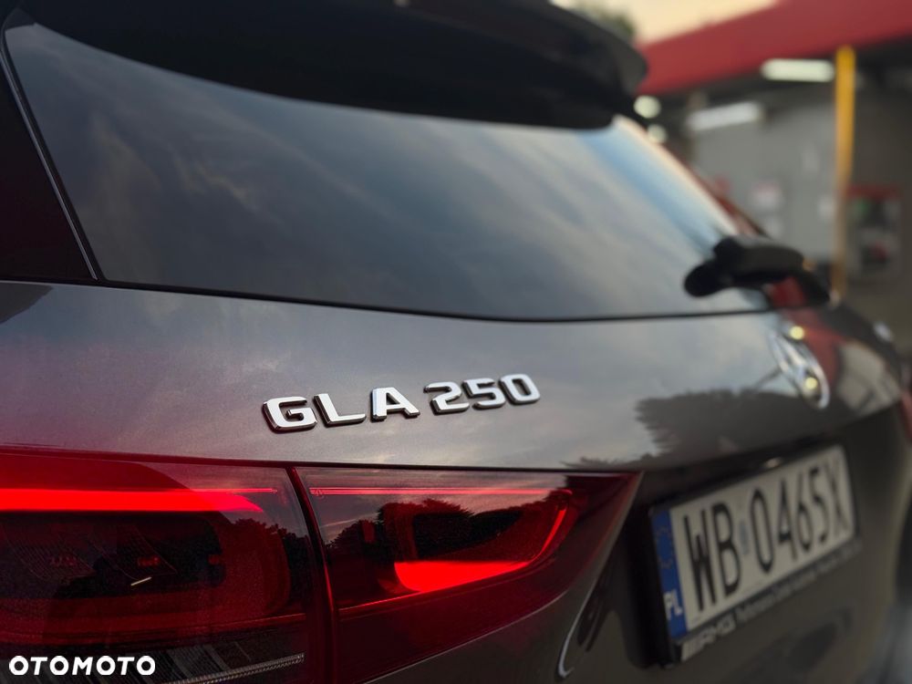 Mercedes-Benz GLA 250 4-Matic AMG Line - 13