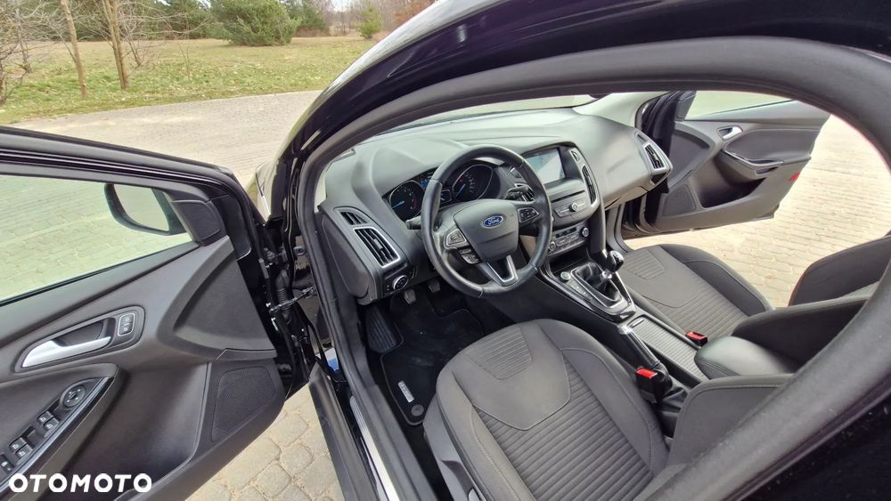 Ford Focus 1.0 EcoBoost Titanium - 24