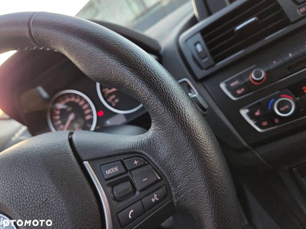 BMW Seria 2 220i Modern Line - 32