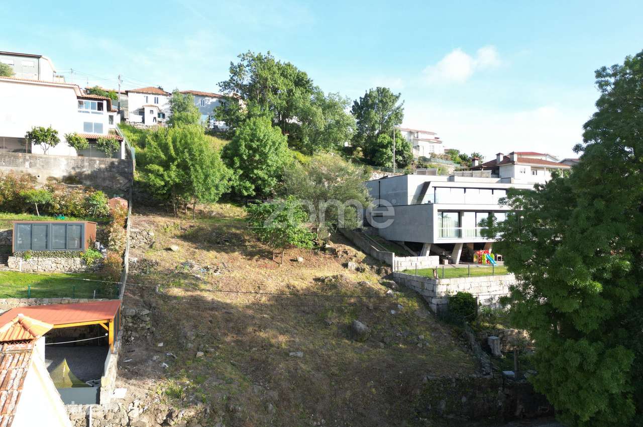 Terreno urbano Burgães - Grande imagem: 5/26