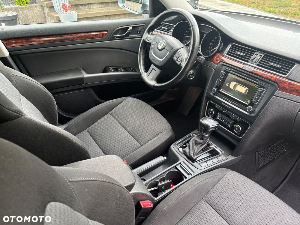 Skoda Superb 2.0 TDI Elegance DSG - 28
