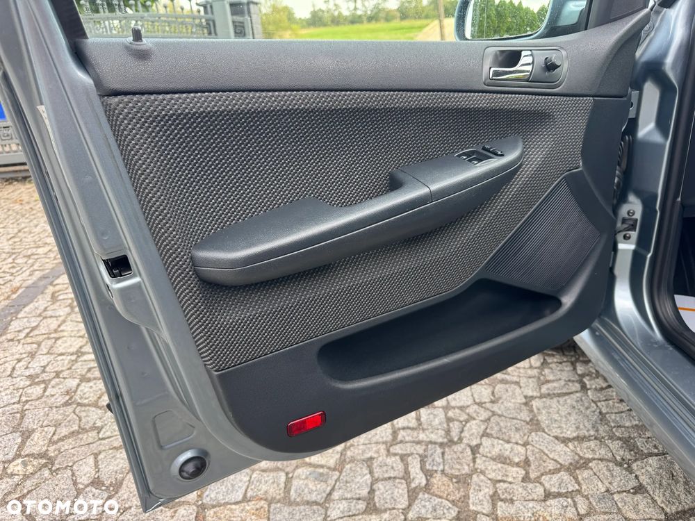 Skoda Fabia 1.4 16V Ambiente - 25