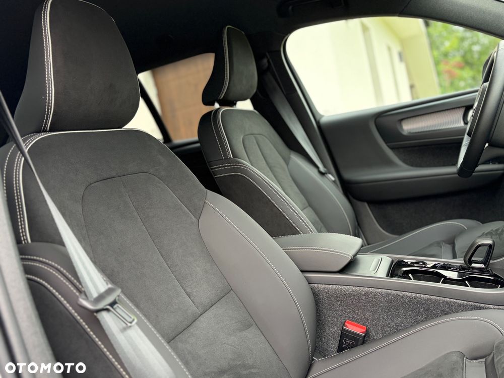 Volvo XC 40 B3 B DKG Ultra Black Edition - 15