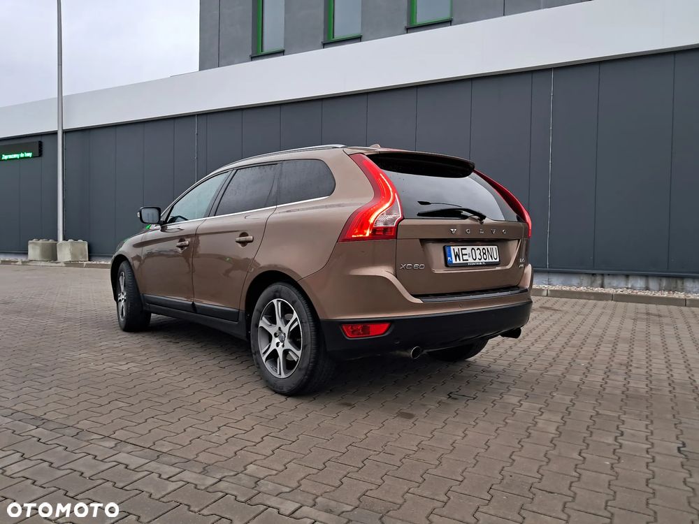Volvo XC 60 D5 AWD Momentum - 4