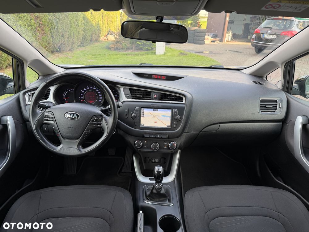 Kia Ceed 1.6 GDI ISG Platinum Edition - 16