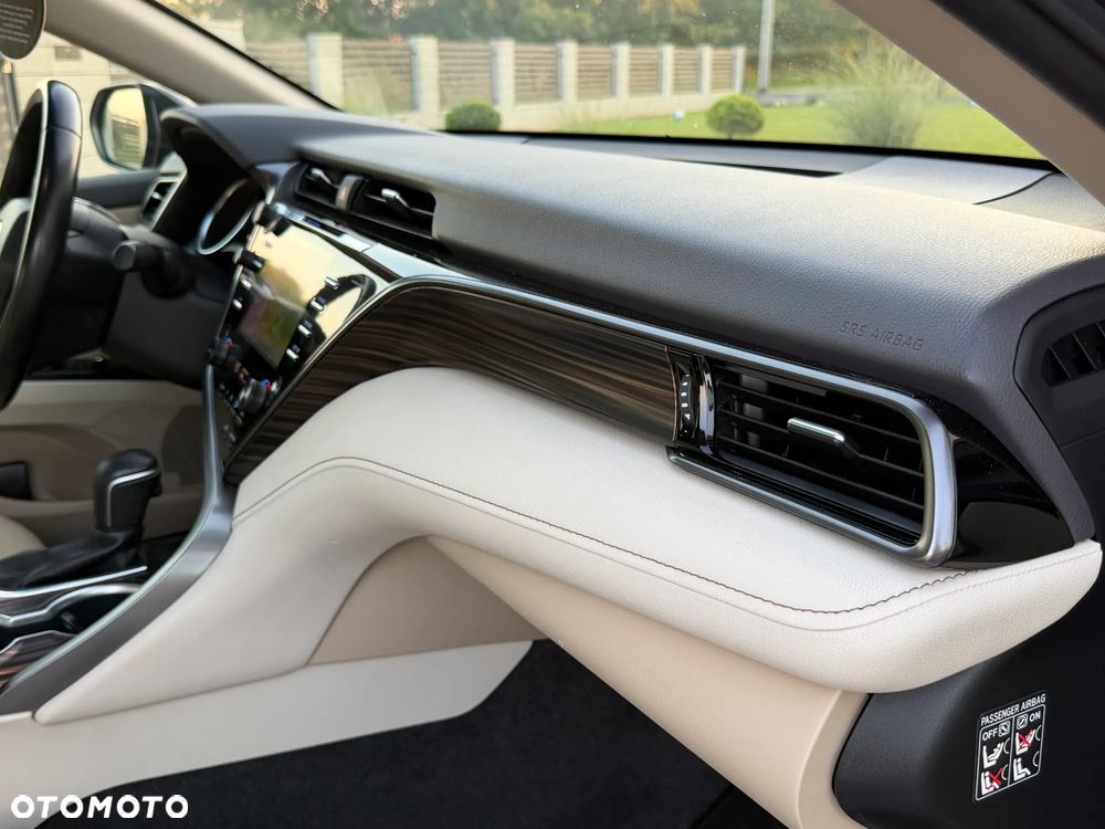 Toyota Camry 2.5 Hybrid Executive CVT - 27