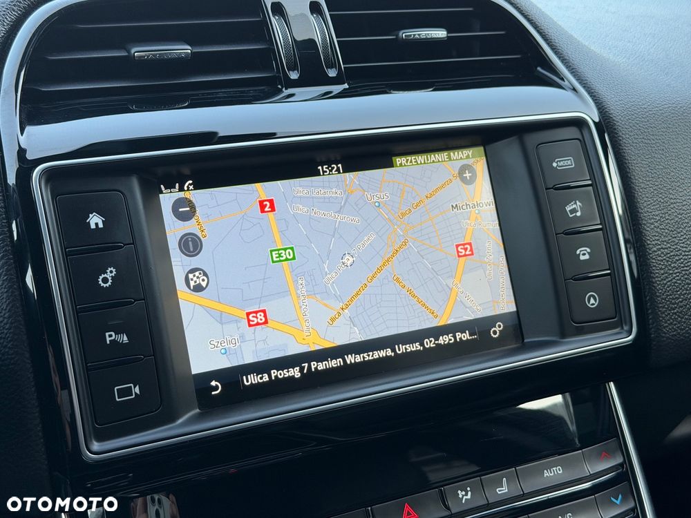 Jaguar XE 2.0 D R-Sport - 33