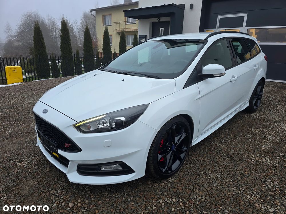 Ford Focus 2.0 EcoBoost ST mit Leder-Exclusiv-Paket - 2