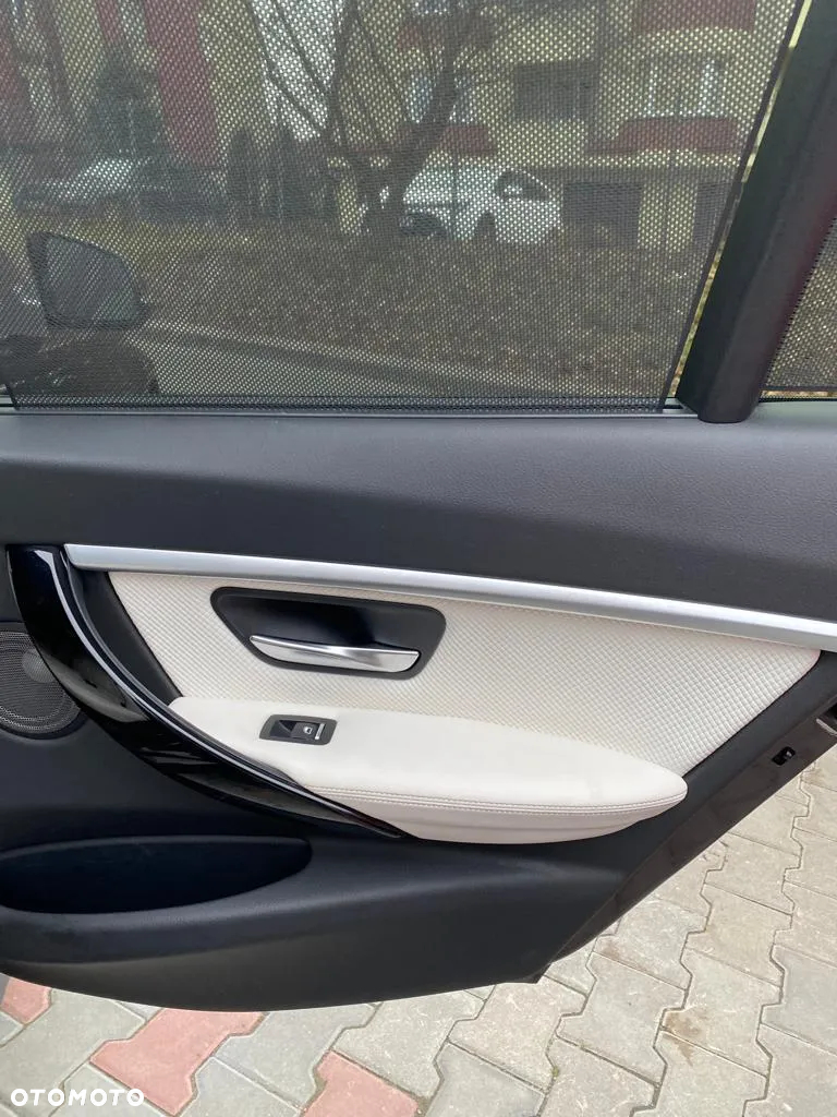 BMW Seria 3 330i xDrive M Sport - 15