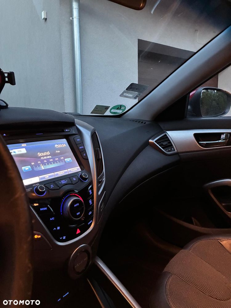 Hyundai Veloster 1.6 GDI Style - 27