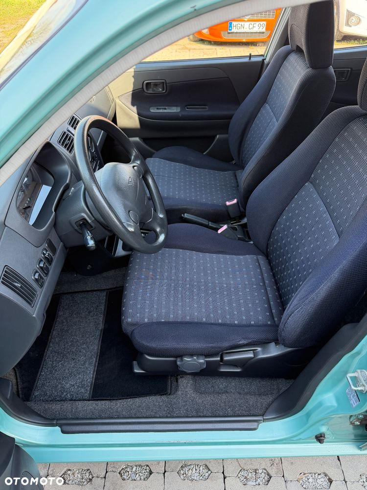 Daihatsu Sirion - 10