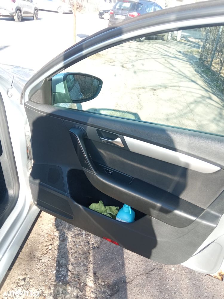 Volkswagen Passat 1.6 TDI DPF BlueMotion Technology Comfortline - 8