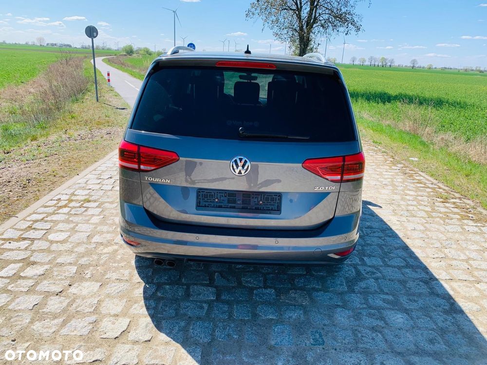 Volkswagen Touran - 4
