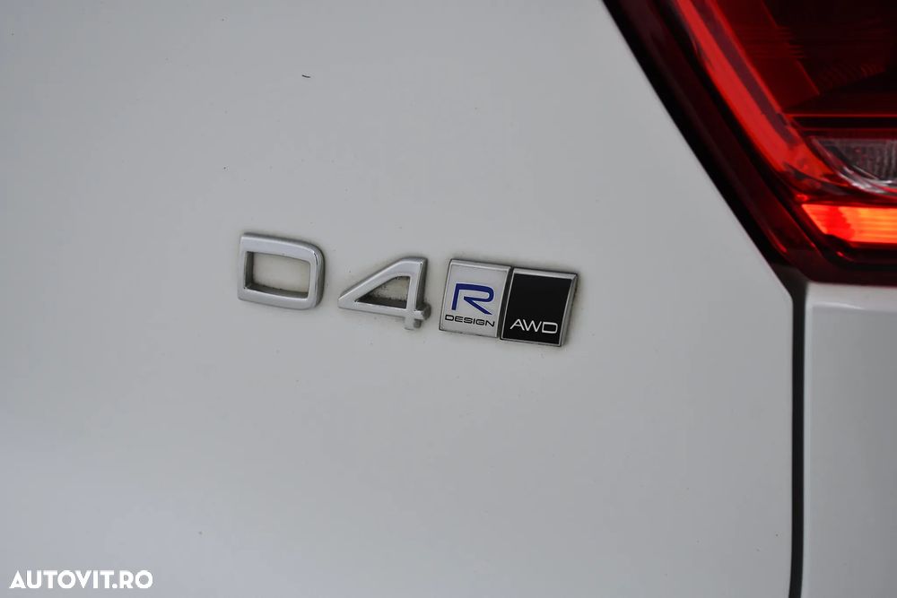 Volvo XC 40 D4 AWD Geartronic R-Design - 29